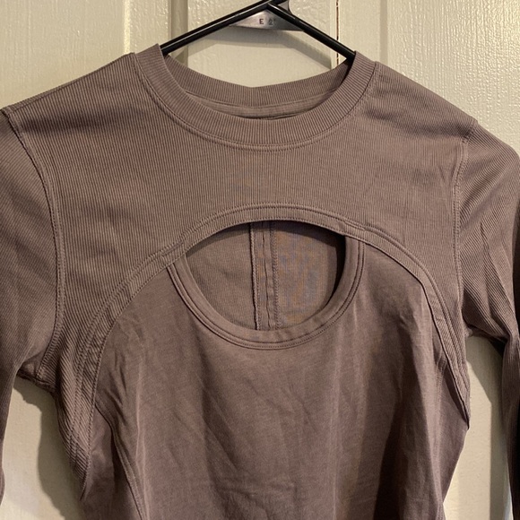 Lululemon long sleeve key hole crop top - Picture 3 of 5